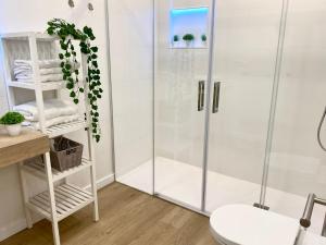 Suite Breeze - Private Heated Pool的一间浴室