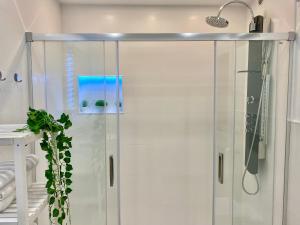 Suite Breeze - Private Heated Pool的一间浴室