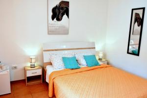 Posteľ alebo postele v izbe v ubytovaní Rooms Vilma close to Rab City