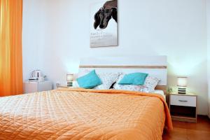 Posteľ alebo postele v izbe v ubytovaní Rooms Vilma close to Rab City
