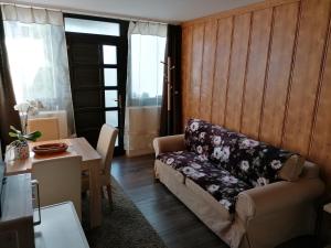 A seating area at Kiscsillag apartman