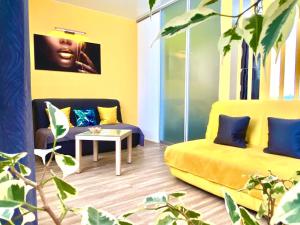 Χώρος καθιστικού στο Grey&Yellow на Коцюбинського