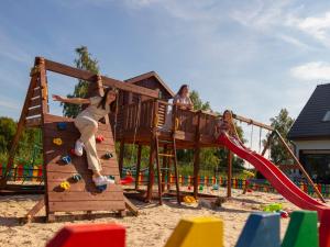 Ein Kinderspielbereich in der Unterkunft Zielony Zakątek