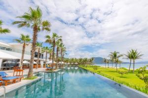 Bazén v ubytování Selectum Noa Resort Cam Ranh nebo v jeho okolí