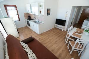Kuchyňa alebo kuchynka v ubytovaní Apartments Onorina