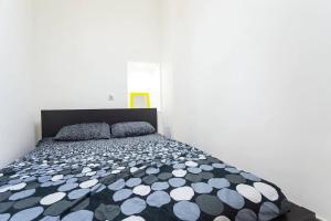 Un pat sau paturi într-o cameră la FEEL HOME - FRANCE 15