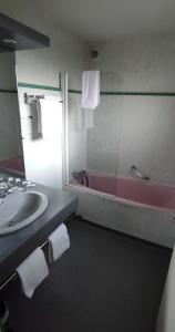 Bilik mandi di Hostellerie du Parc