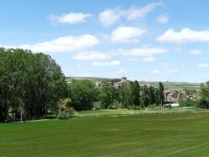 Naturlandschaft in der Nähe of country house