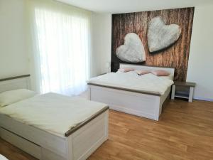 Postel nebo postele na pokoji v ubytování Apartmány Říčky "Sněženka"