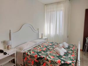 A bed or beds in a room at Hotel Valbella
