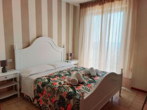 A bed or beds in a room at Hotel Valbella