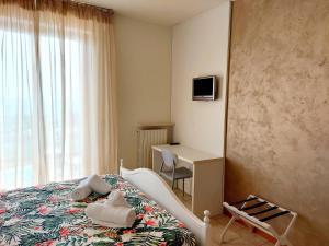 A bed or beds in a room at Hotel Valbella