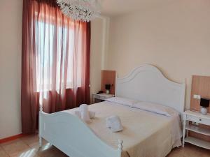 A bed or beds in a room at Hotel Valbella
