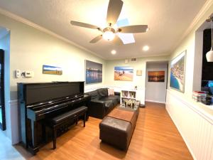 Gallery image of Costa Mesa Homestay - Private Rooms with 2 Shared Baths and Hosts Onsite in Costa Mesa