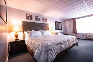Postel nebo postele na pokoji v ubytování Scenic Inn