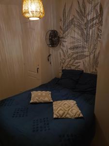 a bedroom with a bed with two towels on it at Gîte l'instant T in Thorigny