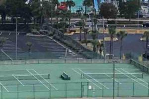 Tenis a/nebo squash v ubytování Beachfront, Oceanview, Pelican Beach Resort, 19th Floor nebo okolí