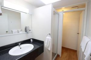 Koupelna v ubytování Aztec Motel