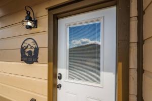 Fotografie z fotogalerie ubytování Shelter Me - 5 Miles to Dollywood , Hot Tub, Wi-Fi, Game Room v destinaci Pigeon Forge