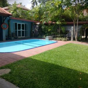 Bazén v ubytování Palms Villa nebo v jeho okolí
