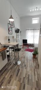 a living room with a desk and a table at Huelintown in Málaga
