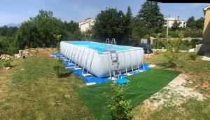 Bazén v ubytovaní Kuća za odmor Diraki alebo v jeho blízkosti