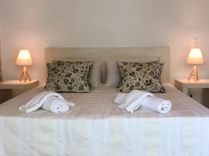 Posteľ alebo postele v izbe v ubytovaní Marina Vista Luxury Studio suites Beach front