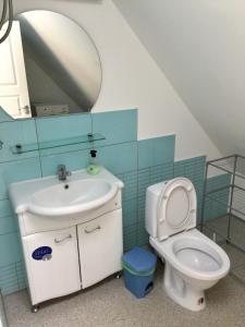 Ένα μπάνιο στο Large and Beautiful Summertime Apartment +9 φωτογραφίες