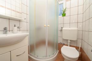 Koupelna v ubytování Apartmani Noris (app2) + 19 fotografií