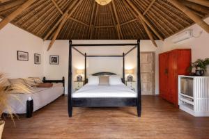 Postel nebo postele na pokoji v ubytování Amahelia Luxury Resort & Restaurant - Gili Asahan