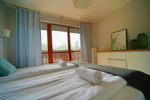 Posteľ alebo postele v izbe v ubytovaní Apartamenty EverySky - Skalna 32