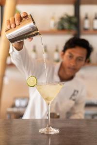 Nápoje v ubytování Amahelia Luxury Resort & Restaurant - Gili Asahan