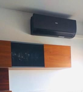 Televízia a/alebo spoločenská miestnosť v ubytovaní Apartamento con terraza y piscina en Malgrat de Mar