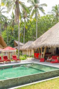 Bazén v ubytování Amahelia Luxury Resort & Restaurant - Gili Asahan nebo v jeho okolí
