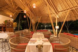 Bazén v ubytování Amahelia Luxury Resort & Restaurant - Gili Asahan nebo v jeho okolí