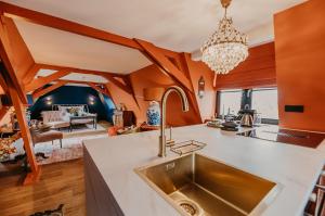 ครัวหรือมุมครัวของ Boutique Hotel Zeeuws-Meisje +65 ภาพ