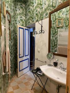 Koupelna v ubytování BACCHINGHAM + 32 fotografií