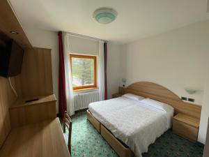 Un pat sau paturi într-o cameră la Albergo La Bicocca