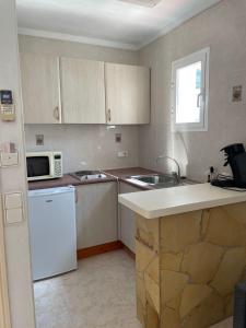 Kuchnia lub aneks kuchenny w obiekcie Apartamentos Torres Cardona (Playa)