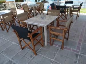 Reštaurácia alebo iné gastronomické zariadenie v ubytovaní Tsamadanis Hotel & Bungalows Friends Family