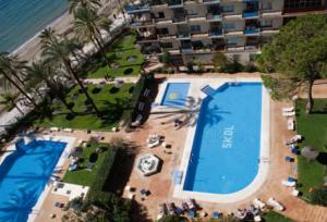 Bazén v ubytovaní Apartamento Marbella playa alebo v jeho blízkosti