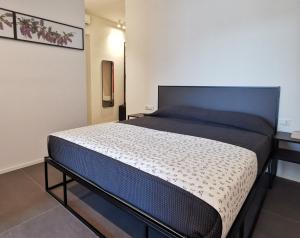 A bed or beds in a room at Veranda lake view