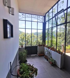 A television and/or entertainment centre at Veranda lake view