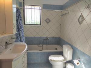 Een badkamer bij Oikia Dinachris