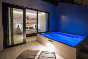 Bazén v ubytovaní Hotel Brö-Adults Recommended alebo v jeho blízkosti