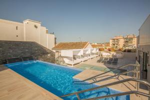 Bazén v ubytovaní Hotel Brö-Adults Recommended alebo v jeho blízkosti