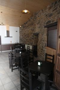 Reštaurácia alebo iné gastronomické zariadenie v ubytovaní Albergue San Anton