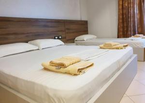 Postel nebo postele na pokoji v ubytování Hotel Kamomil