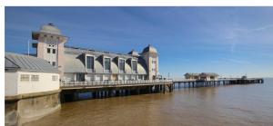 Private Spa, Steam room, Sauna, Large hot tub and Gym in this Stunning 3 Bedroom Apartment