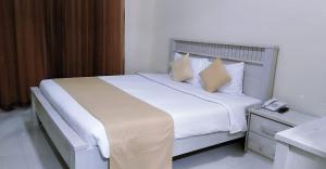 Postel nebo postele na pokoji v ubytování Al Khaleej Plaza Furnished Apartments LLC